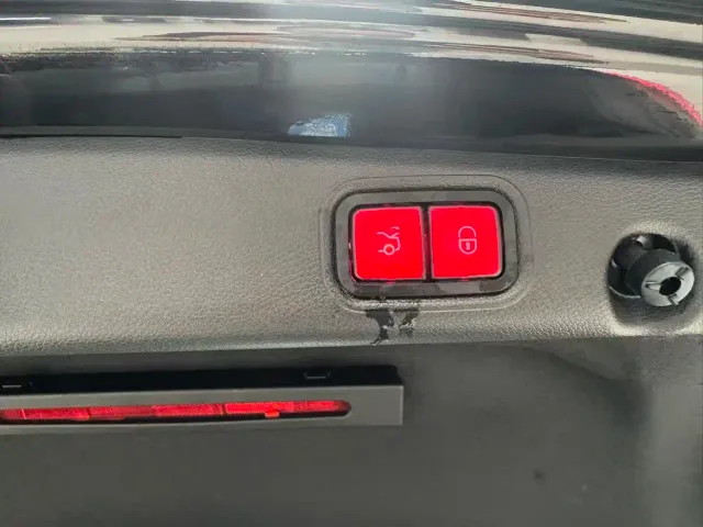 Mercedes-Benz E-Class — Фото автомобиля 25