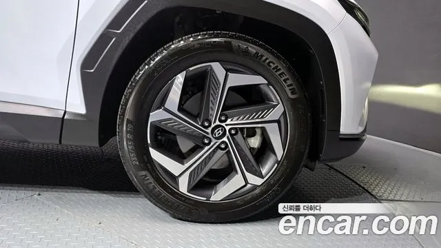 Hyundai Tucson Tucson (NX4) Бензин 1.6 турбо 2WD — Фото автомобиля 21