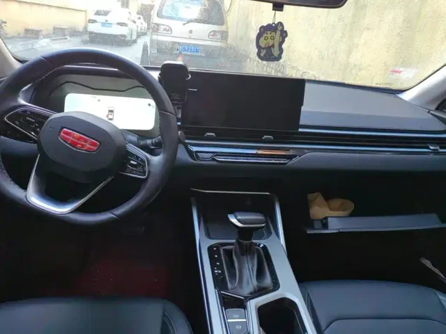 Geely Emgrand — Фото автомобиля 12