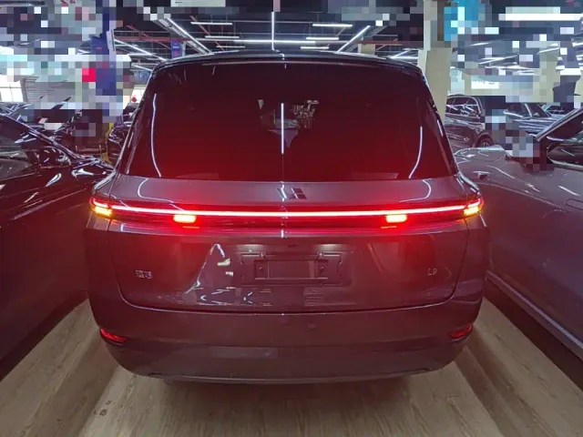 Li Auto L9 — Фото автомобиля 5
