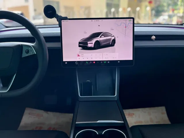 Tesla Model Y — Фото автомобиля 14