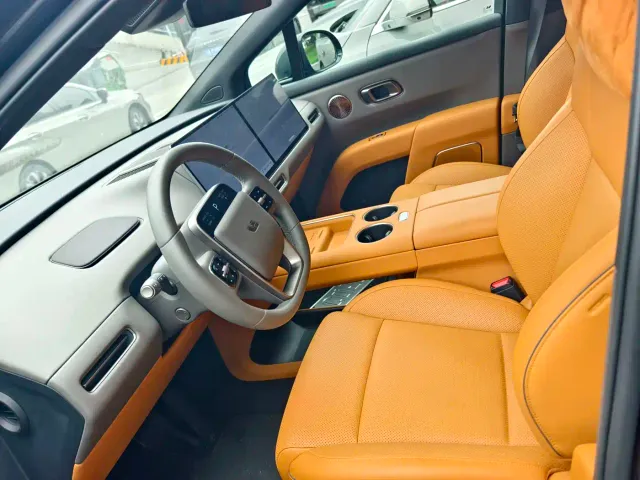 Li Auto i8 — Фото автомобиля 4