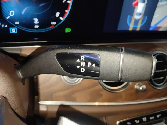 Mercedes-Benz E-Class — Фото автомобиля 13