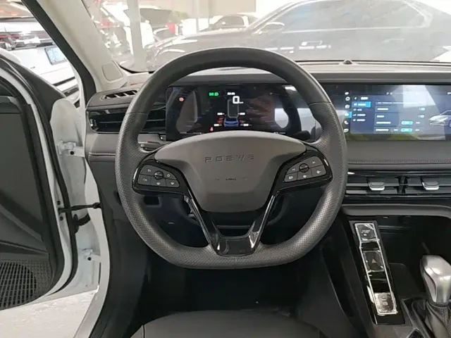 Roewe i5 — Фото автомобиля 10