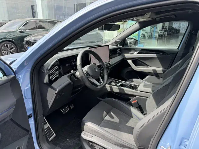 Volkswagen Tiguan L — Фото автомобиля 3
