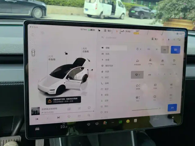 Tesla Model Y — Фото автомобиля 14