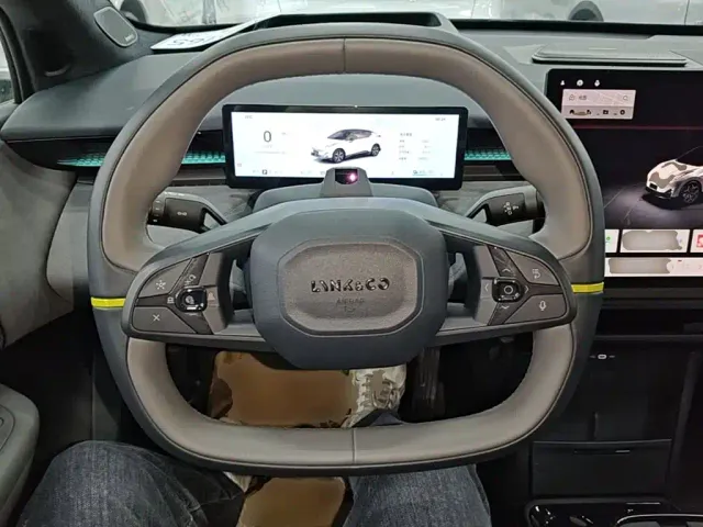 Lynk & Co Z20 — Фото автомобиля 10
