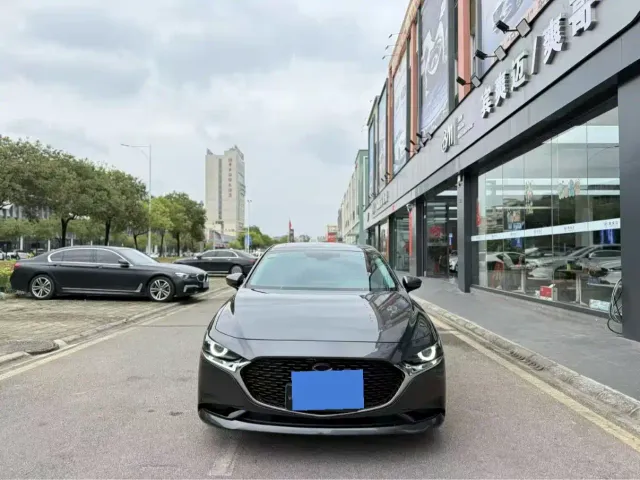 Mazda Axela — Фото автомобиля 2