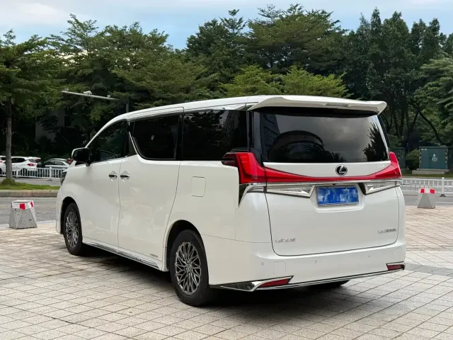 Lexus LM — Фото автомобиля 11