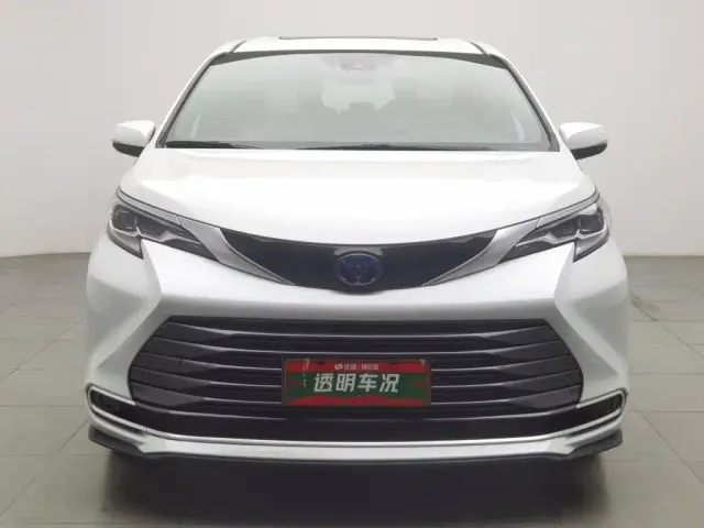 Toyota Sienna — Фото автомобиля 3