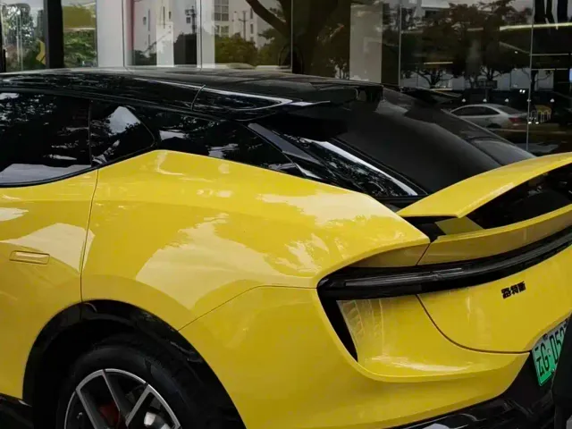 Lotus Eletre — Фото автомобиля 4