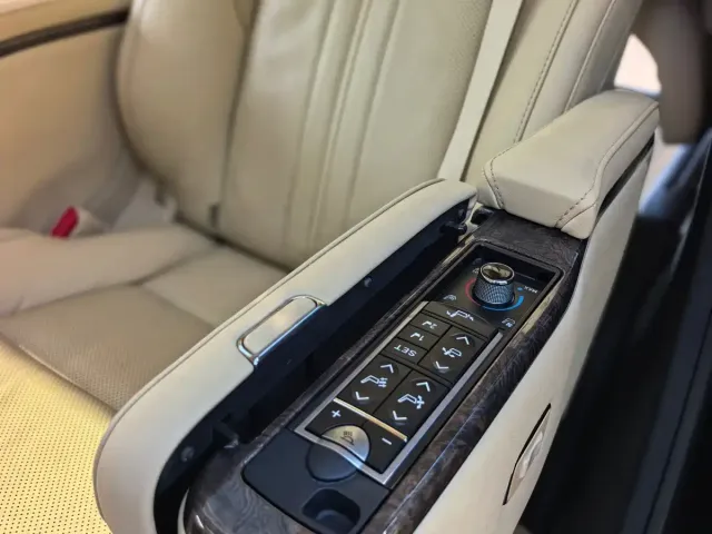 Toyota Vellfire 2021 Crown Hybrid 2.5L HV Supreme Edition — Фото автомобиля 17