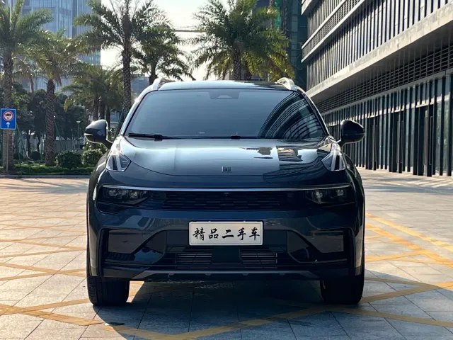 Lynk & Co 01 — Фото автомобиля 2