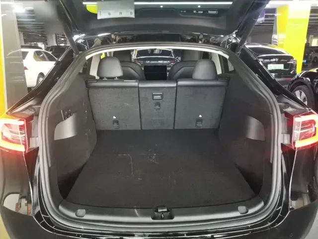 Tesla Model Y — Фото автомобиля 18