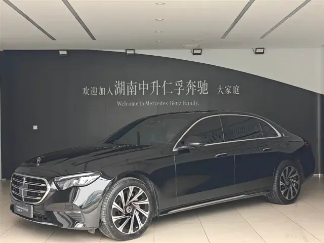 Фотография автомобиля — Mercedes-Benz E-Class