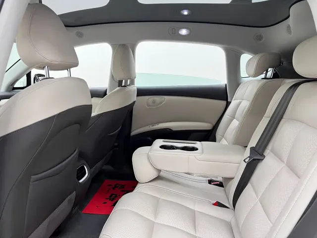 IM Motors LS6 — Фото автомобиля 18