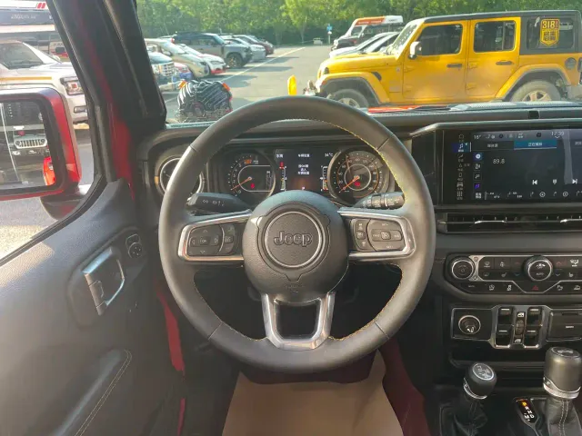 Jeep Wrangler — Фото автомобиля 11