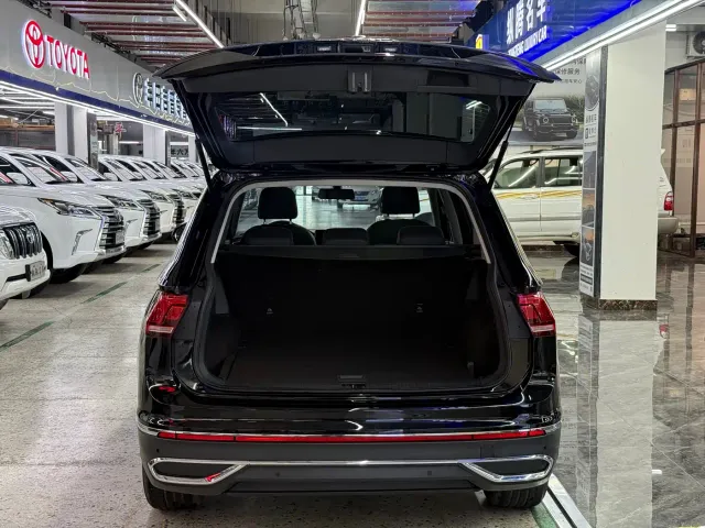 Volkswagen Tiguan L — Фото автомобиля 5