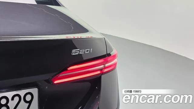 BMW 5 Series G60 — Фото автомобиля 8