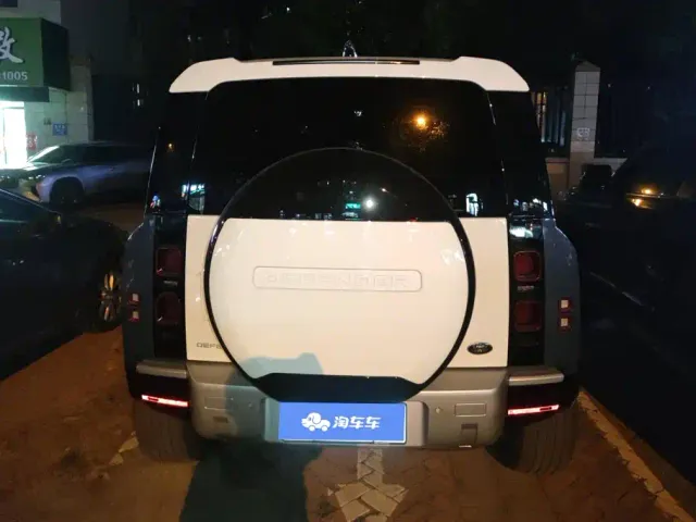 Land Rover Defender — Фото автомобиля 4