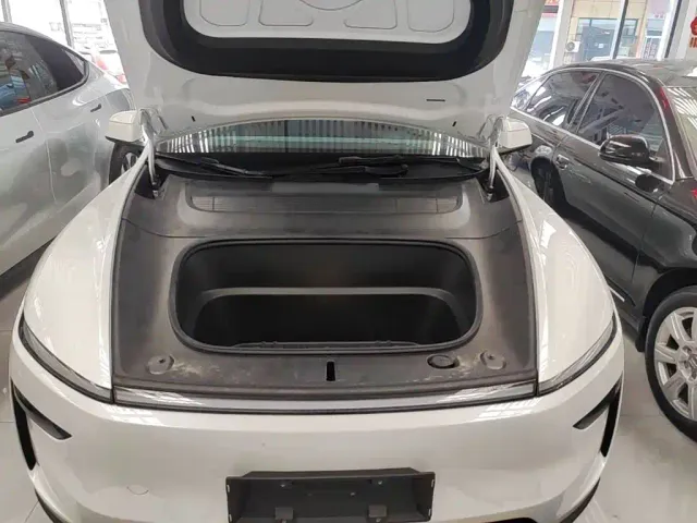 Tesla Model Y — Фото автомобиля 19