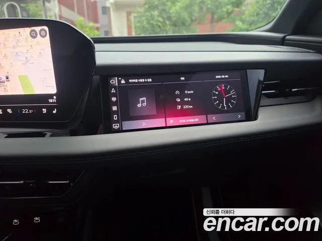 Audi Q6 e-tron — Фото автомобиля 11