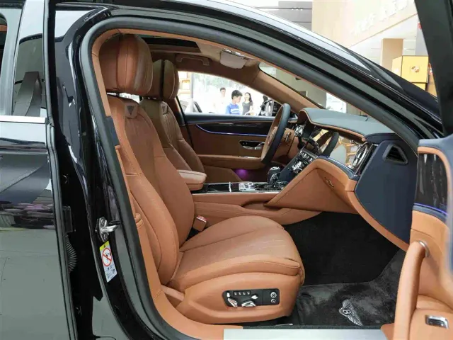 Bentley Flying Spur — Фото автомобиля 12
