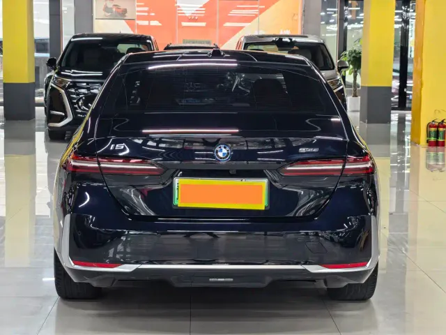 BMW i5 — Фото автомобиля 16