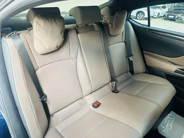 Lexus ES — Фото автомобиля 8