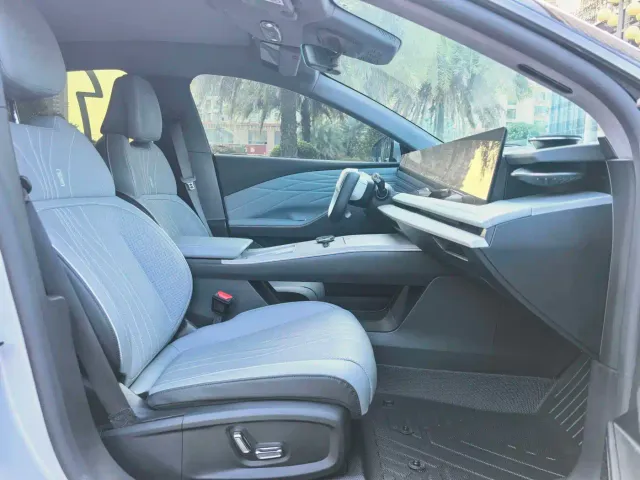 Geely Galaxy E8 — Фото автомобиля 11