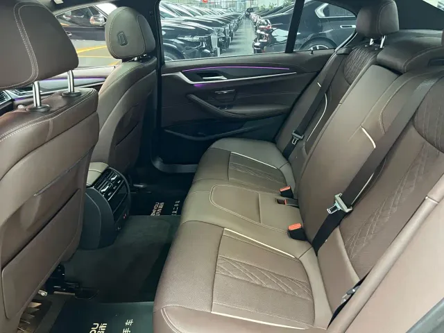 BMW 5 Series — Фото автомобиля 10