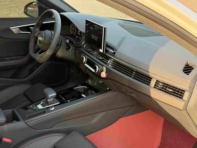 Audi A4L — Фото автомобиля 12