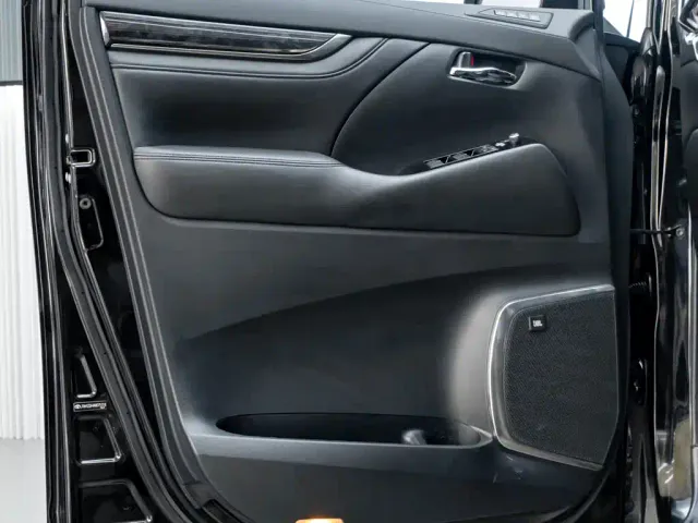 Toyota Vellfire — Фото автомобиля 22