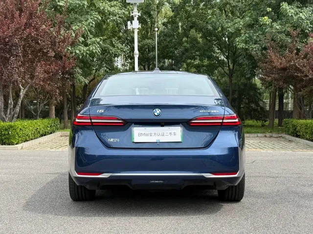 BMW i5 — Фото автомобиля 4