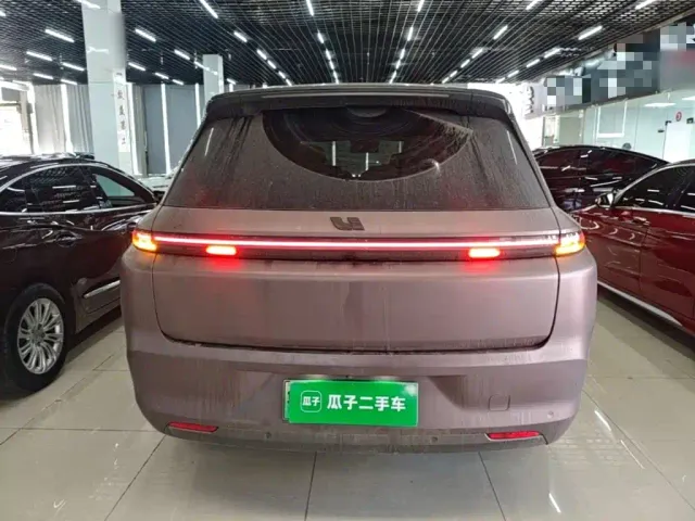Li Auto L8 — Фото автомобиля 5