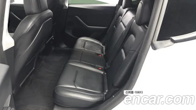 Tesla Model Y — Фото автомобиля 11