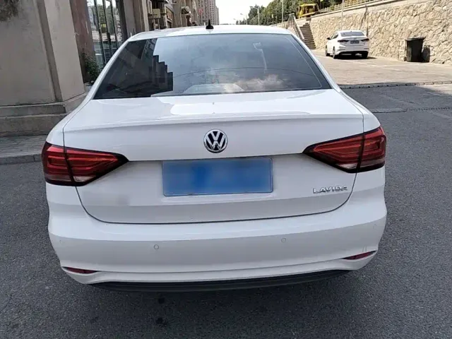 Volkswagen Lavida — Фото автомобиля 5