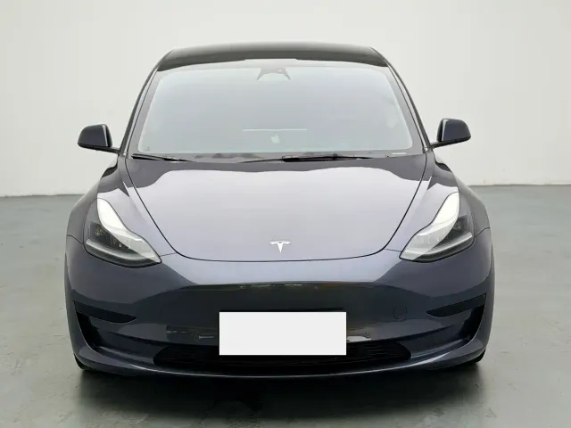 Tesla Model 3 — Фото автомобиля 2