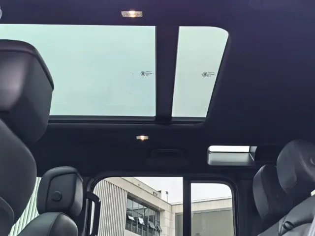 Land Rover Defender — Фото автомобиля 13