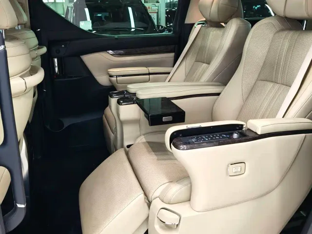 Toyota Alphard — Фото автомобиля 7