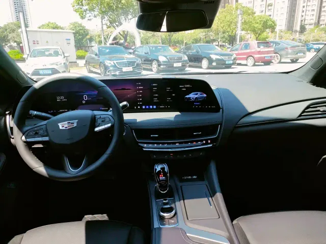 Cadillac CT5 — Фото автомобиля 23