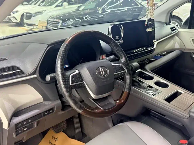 Toyota Granvia — Фото автомобиля 10