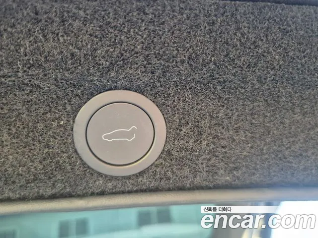 Tesla Model Y — Фото автомобиля 11