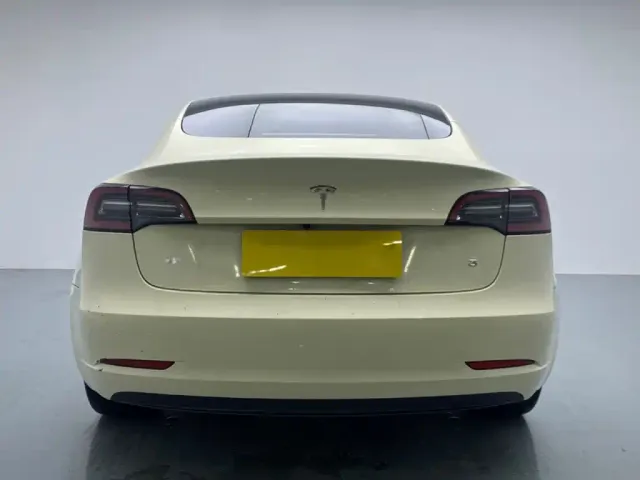 Tesla Model 3 — Фото автомобиля 5