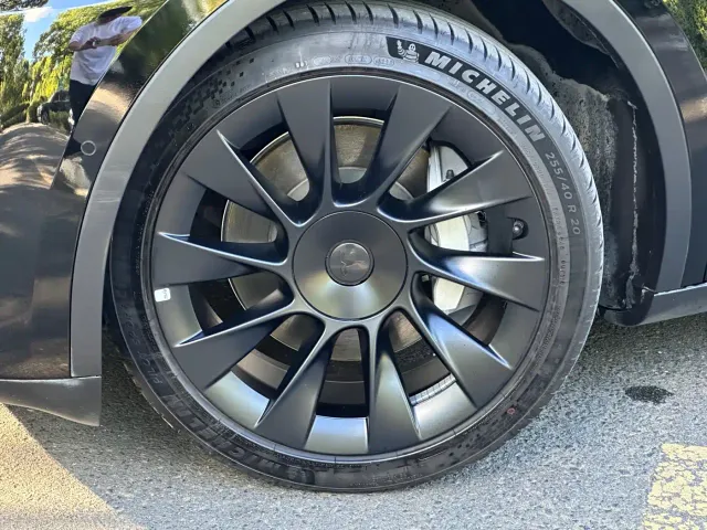Tesla Model Y — Фото автомобиля 15