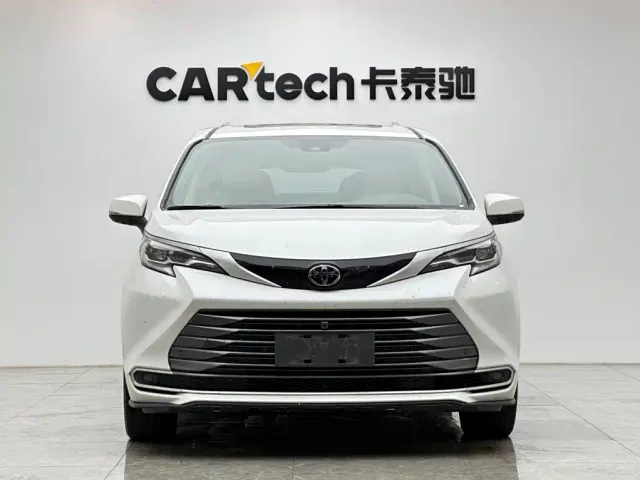 Toyota Sienna — Фото автомобиля 7