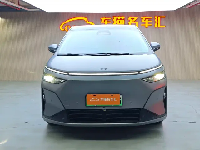 Xpeng X9 — Фото автомобиля 3