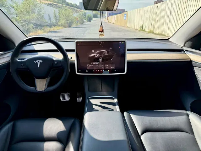 Tesla Model Y — Фото автомобиля 5