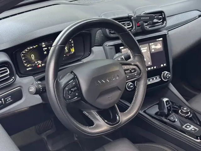 Lynk & Co 03 — Фото автомобиля 16