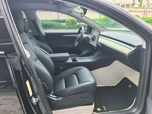 Tesla Model Y — Фото автомобиля 7